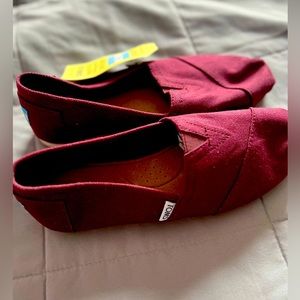 Toms size 7 NWT